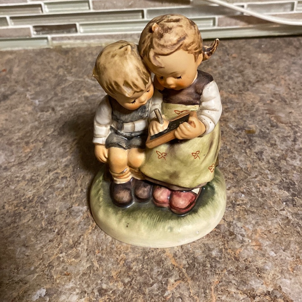 Vintage Rare 1956 Smart Little Sister number 346 Hummel.